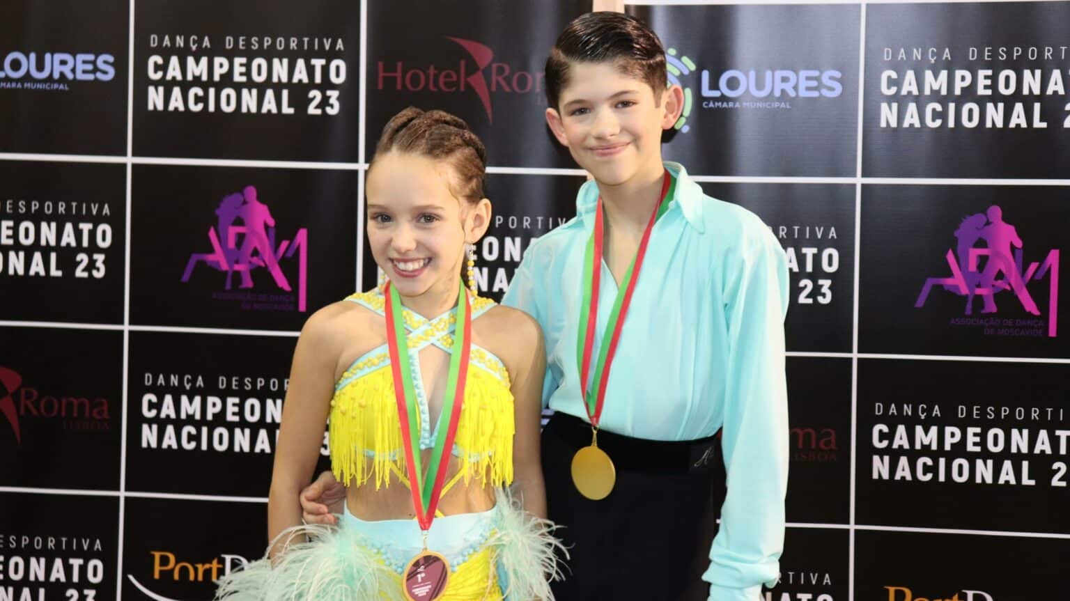 RS Ballroom com três pares campeões