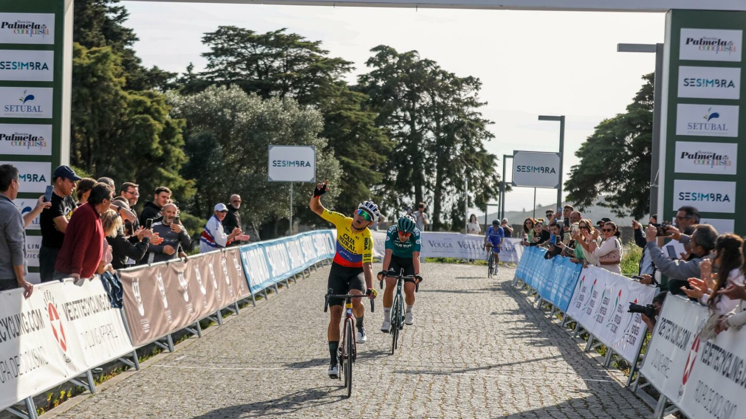 Orluis Aular vence clássica da Arrábida