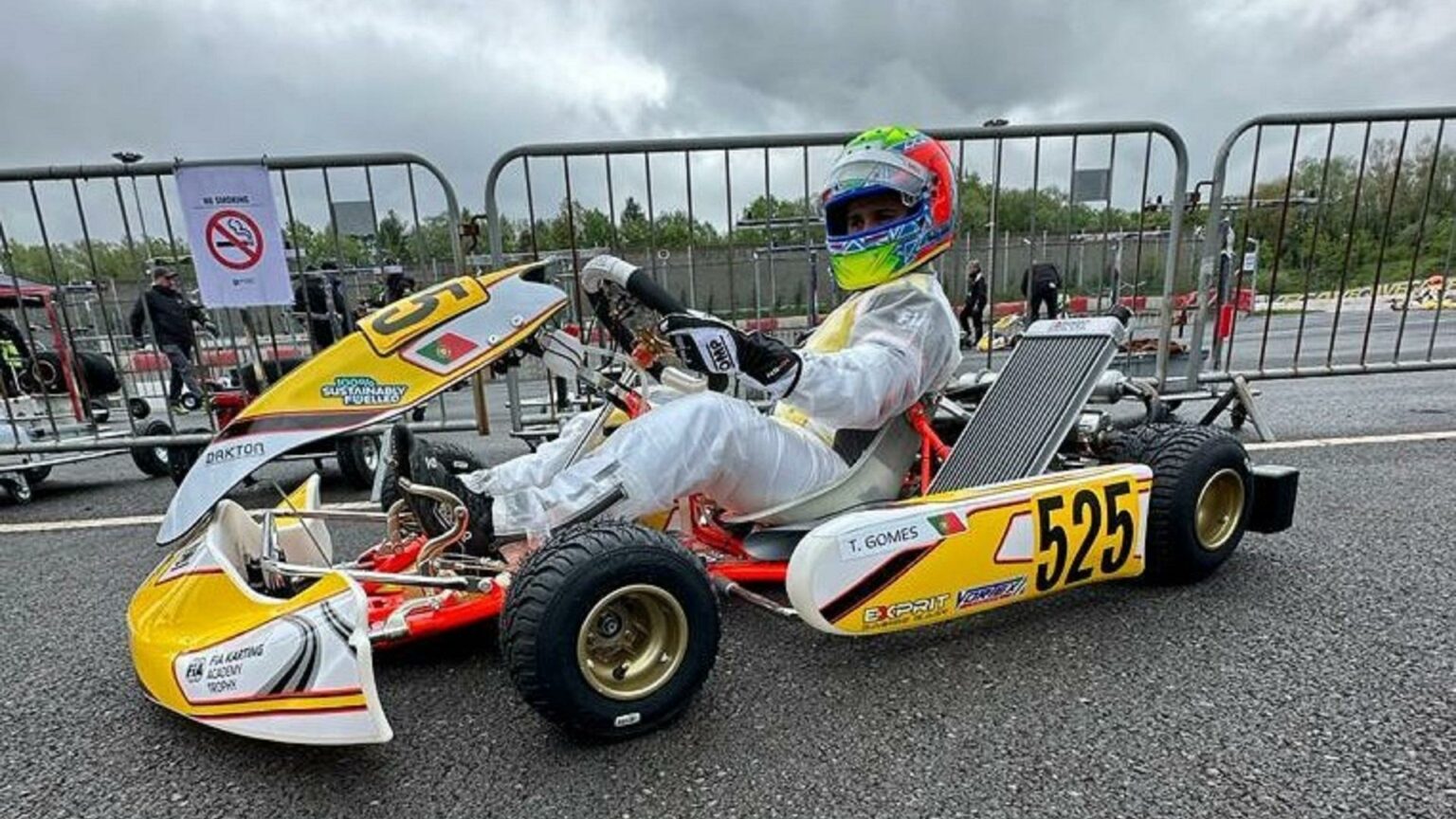 Tomás Gomes é 24.º no FIA Karting Academy