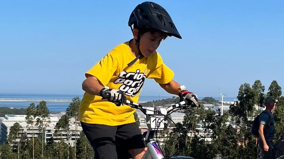 Tiago Sousa, de apenas nove anos, conquistou o Trial Bike no Campeonato Regional da Galiza, na categoria de Alevín em Arteixo, na Espanha.