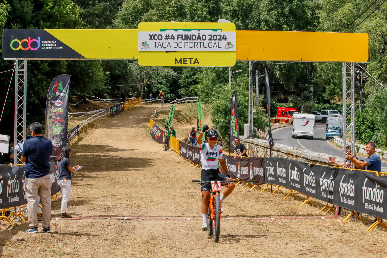 Raquel Queirós e Roberto Ferreira vencem no Fundão