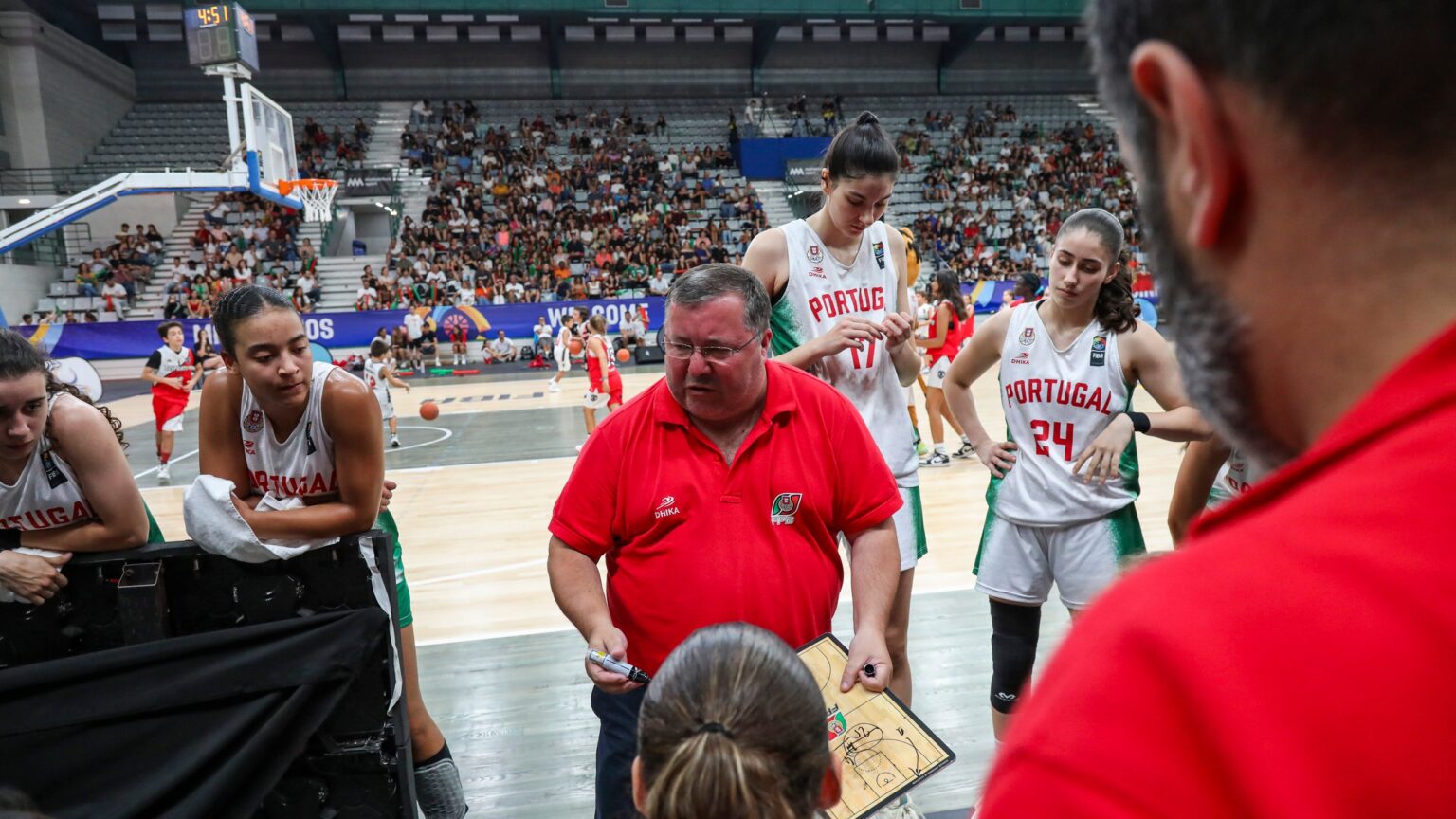 Seleção feminina sub-18 invicta rumo aos 'oitavos'
