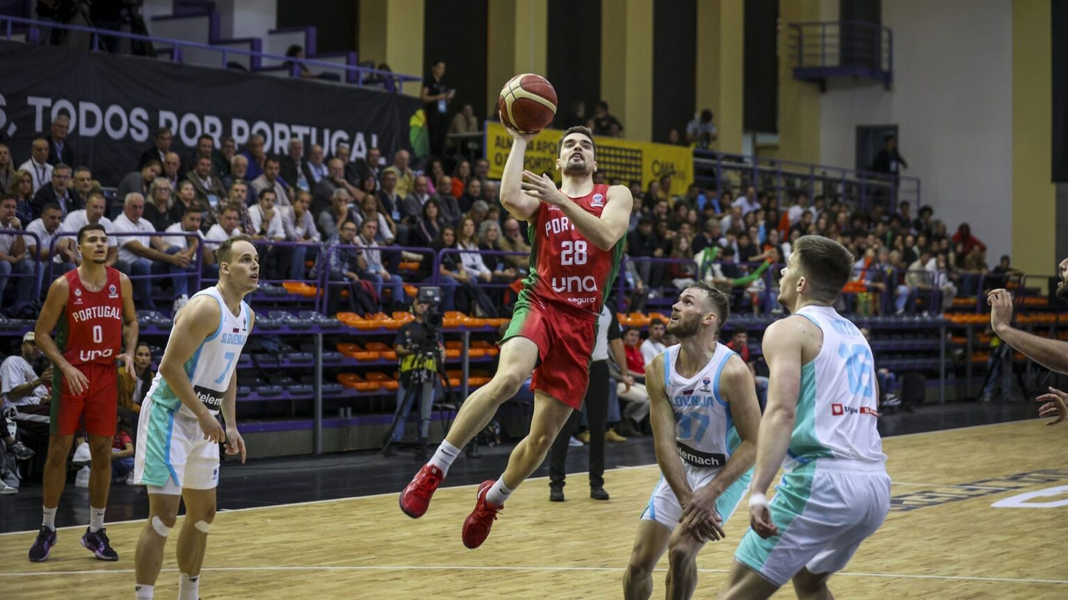 Portugal com triunfo histórico e derrota por um ponto