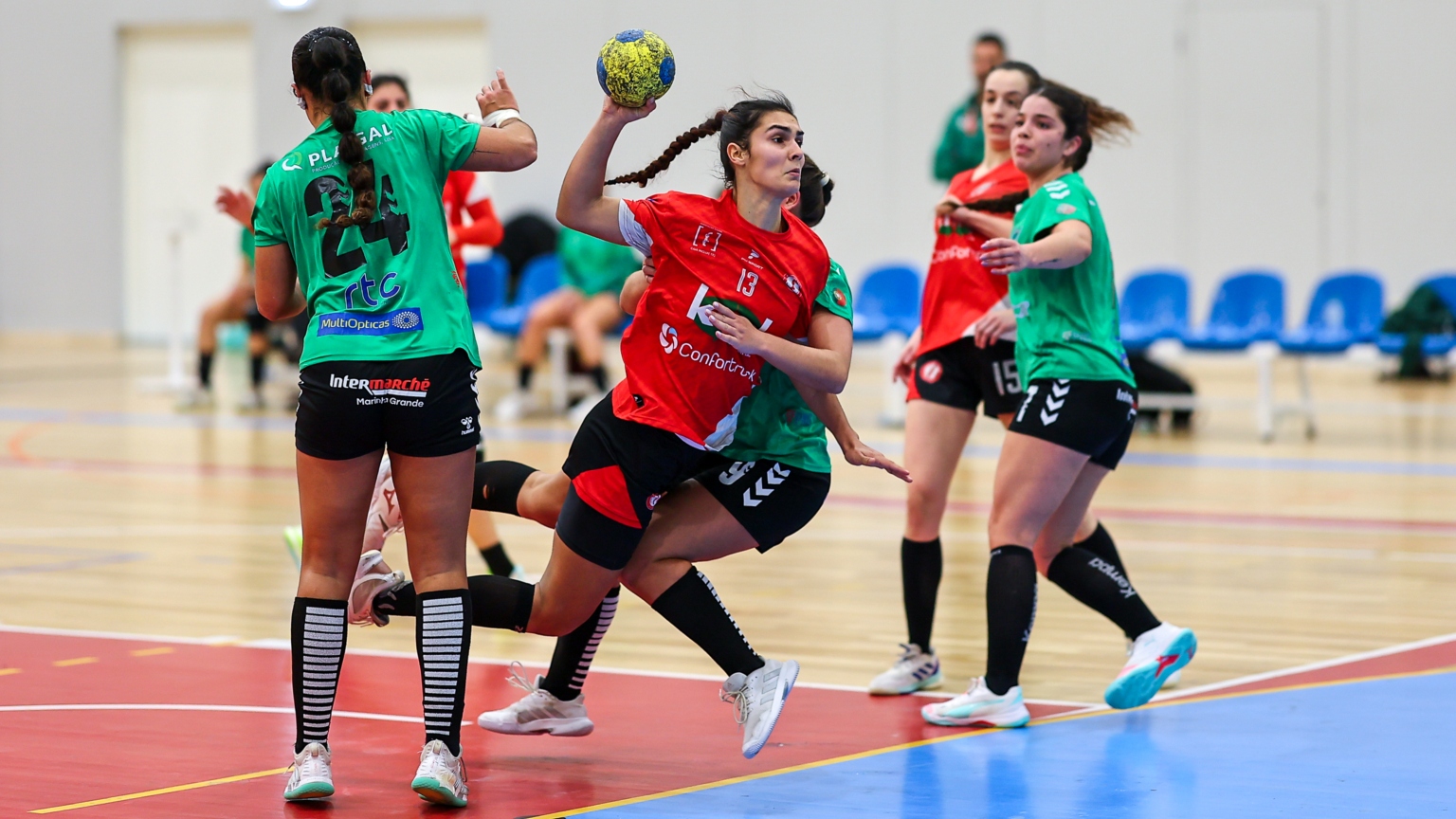 CJ A. Garrett regressa aos triunfos no campeonato