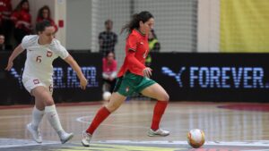 Triunfo e empate em dois particulares