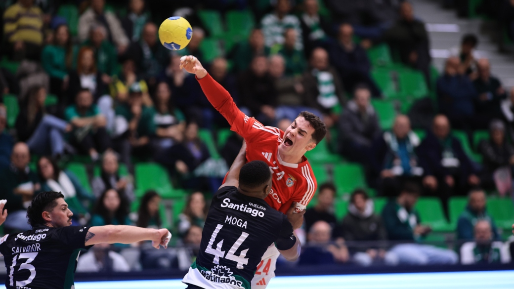 Sporting vence dérbi e avança na prova rainha