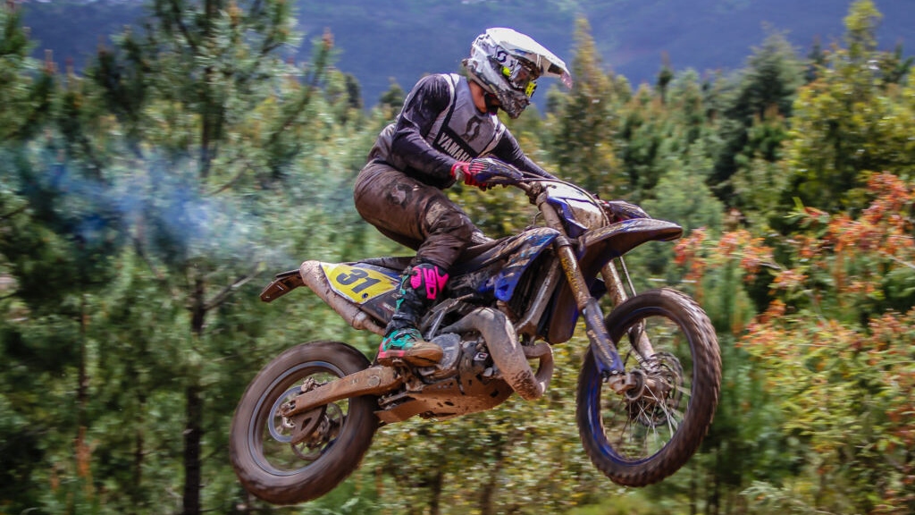 Luís Oliveira regressa às vitórias no Nacional de Enduro
