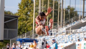 Agate de Sousa conquista ouro no salto em comprimento