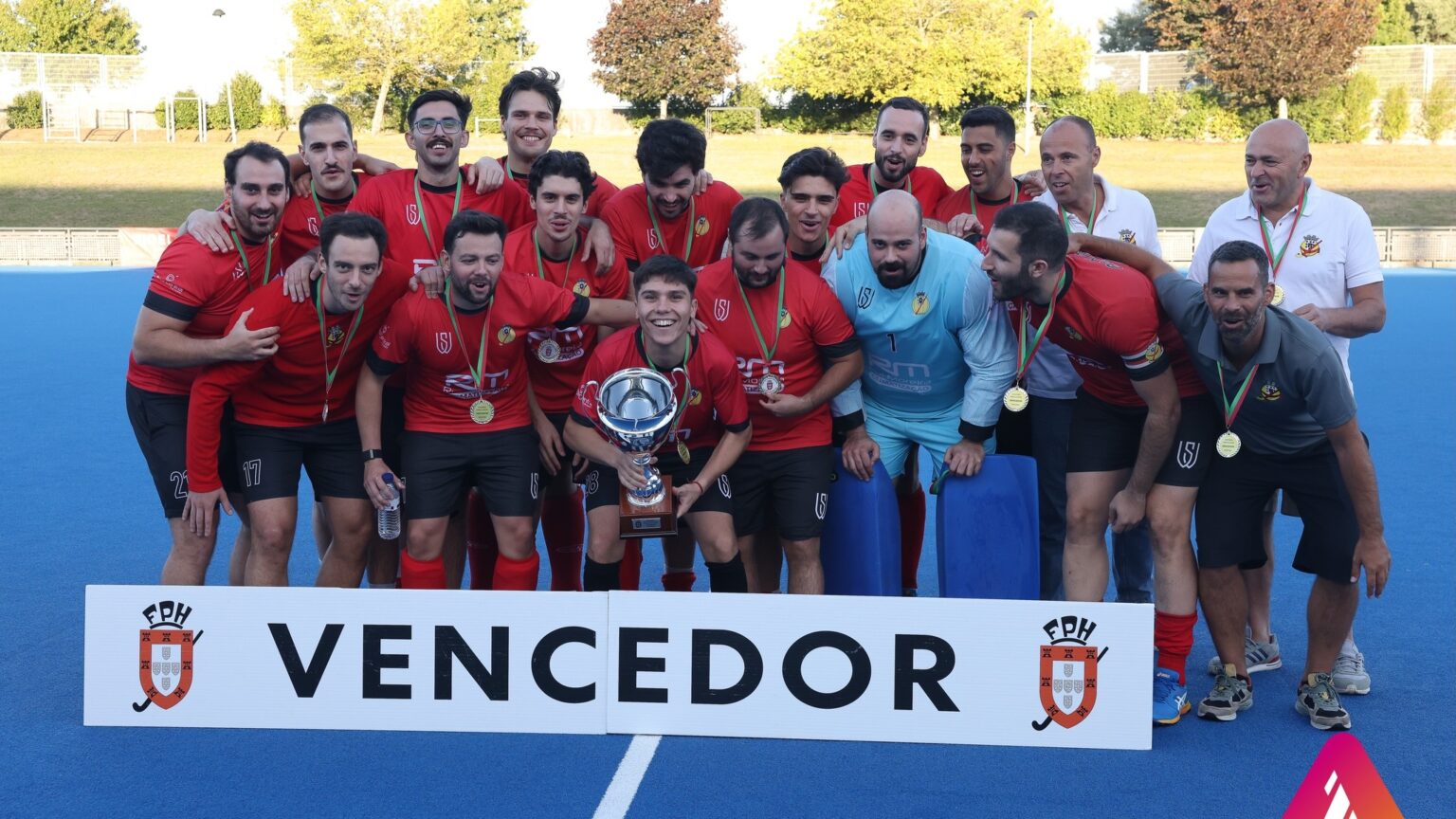 AD Lousada e CF Benfica vencem Supertaças