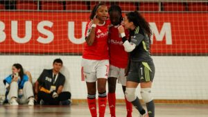 Benfica bate Nun'Álvares e lidera isolado