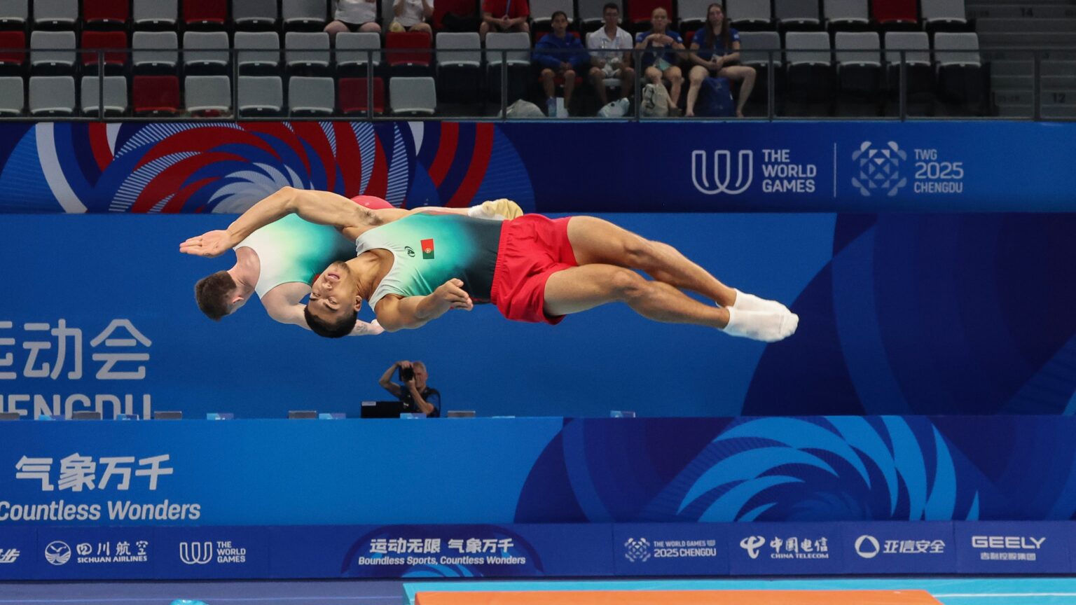 Bronze no trampolim sincronizado em França