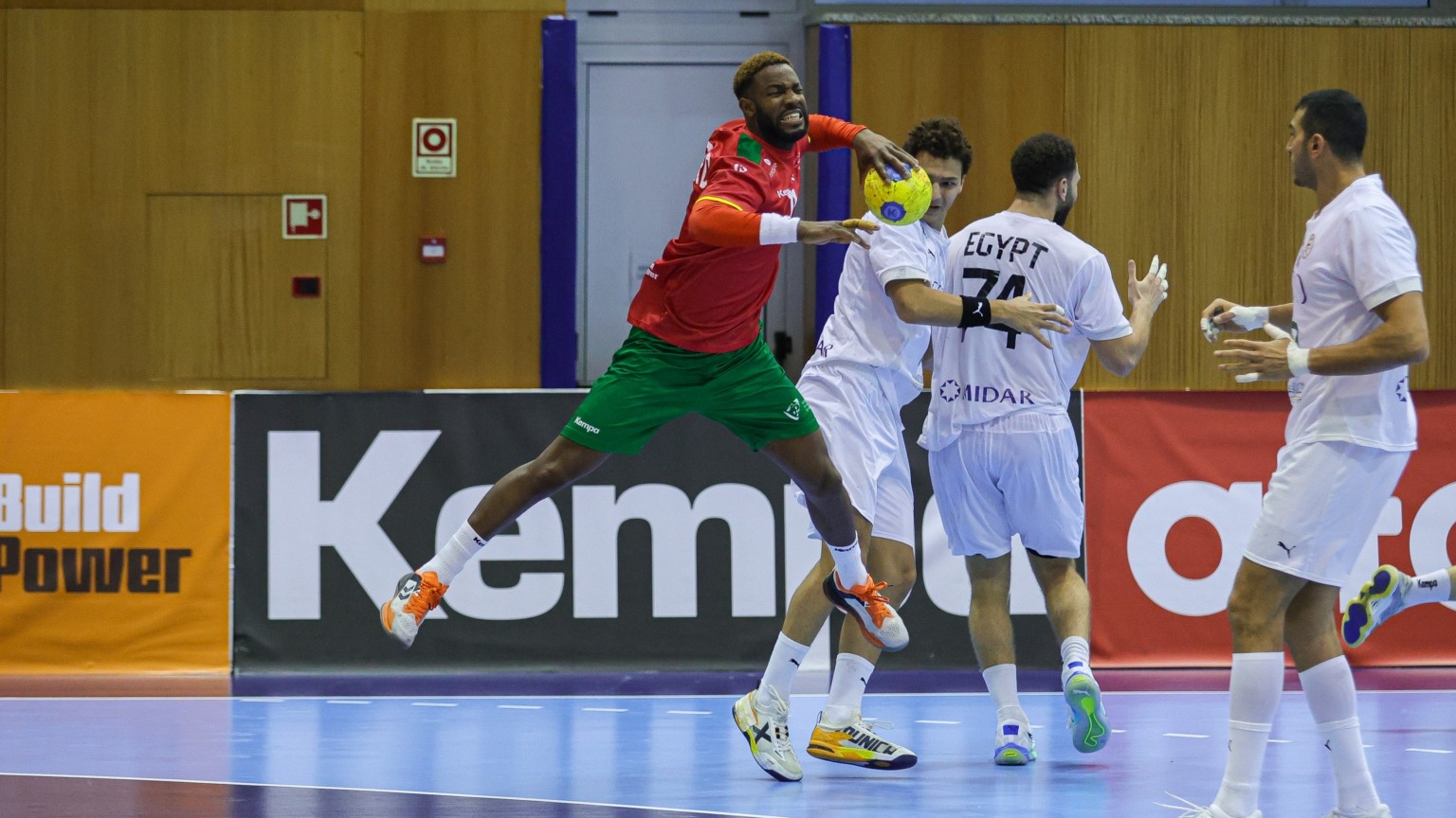 Seleção com vitória e derrota frente ao Egito