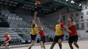 Mário Gomes considera que "é sempre boa altura para uma primeira" na antevisão ao embate com Montenegro