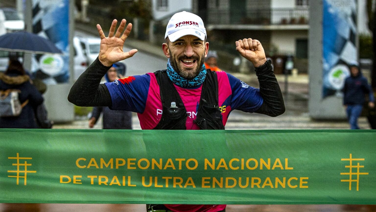 Hugo Gonçalves e Carla Pereira campeões de Ultra Trail