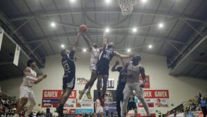 Benfica segue invicto com triunfo em Ovar