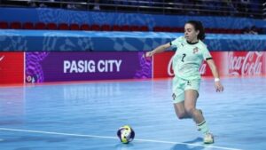 Seleção feminina goleia rumo às 'meias' do Mundial