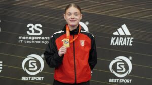 Leonor de ouro no Karate 1 Youth League