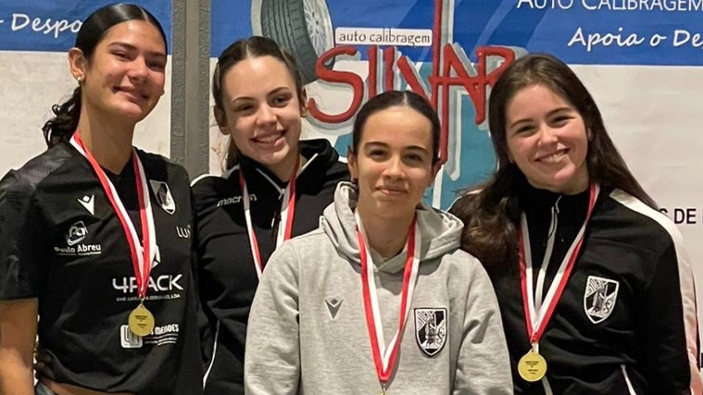 Estafeta conquistadora com duplo recorde