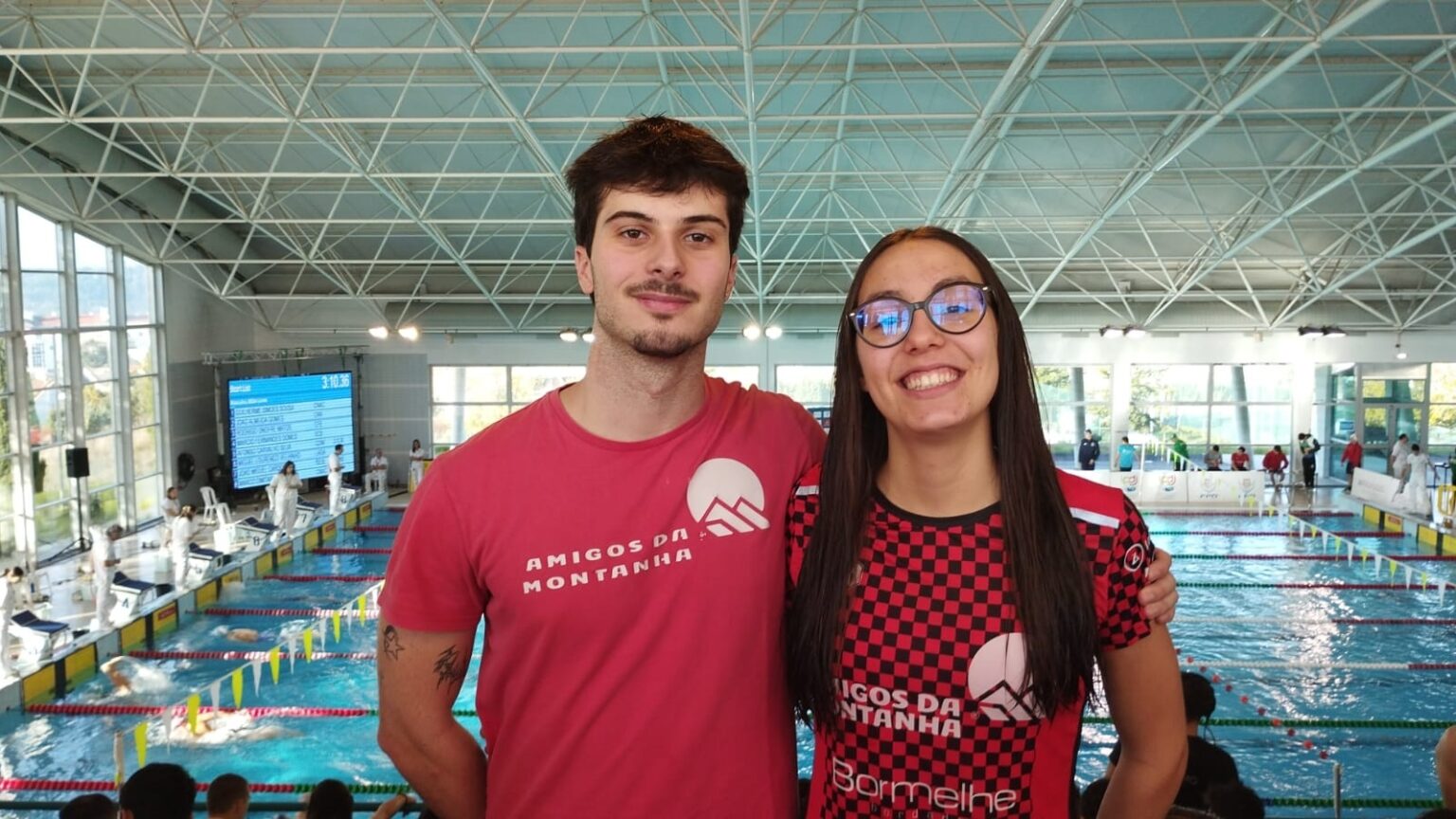 Atletas dos Amigos da Montanha em várias frentes