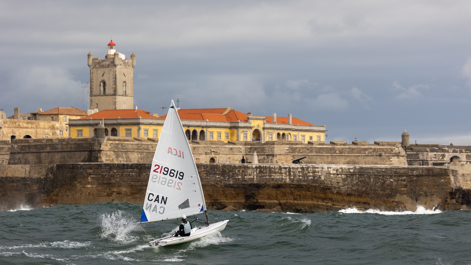 José Paulo Monteiro e Luísa Peres vencem em ILCA 6 em Oeiras