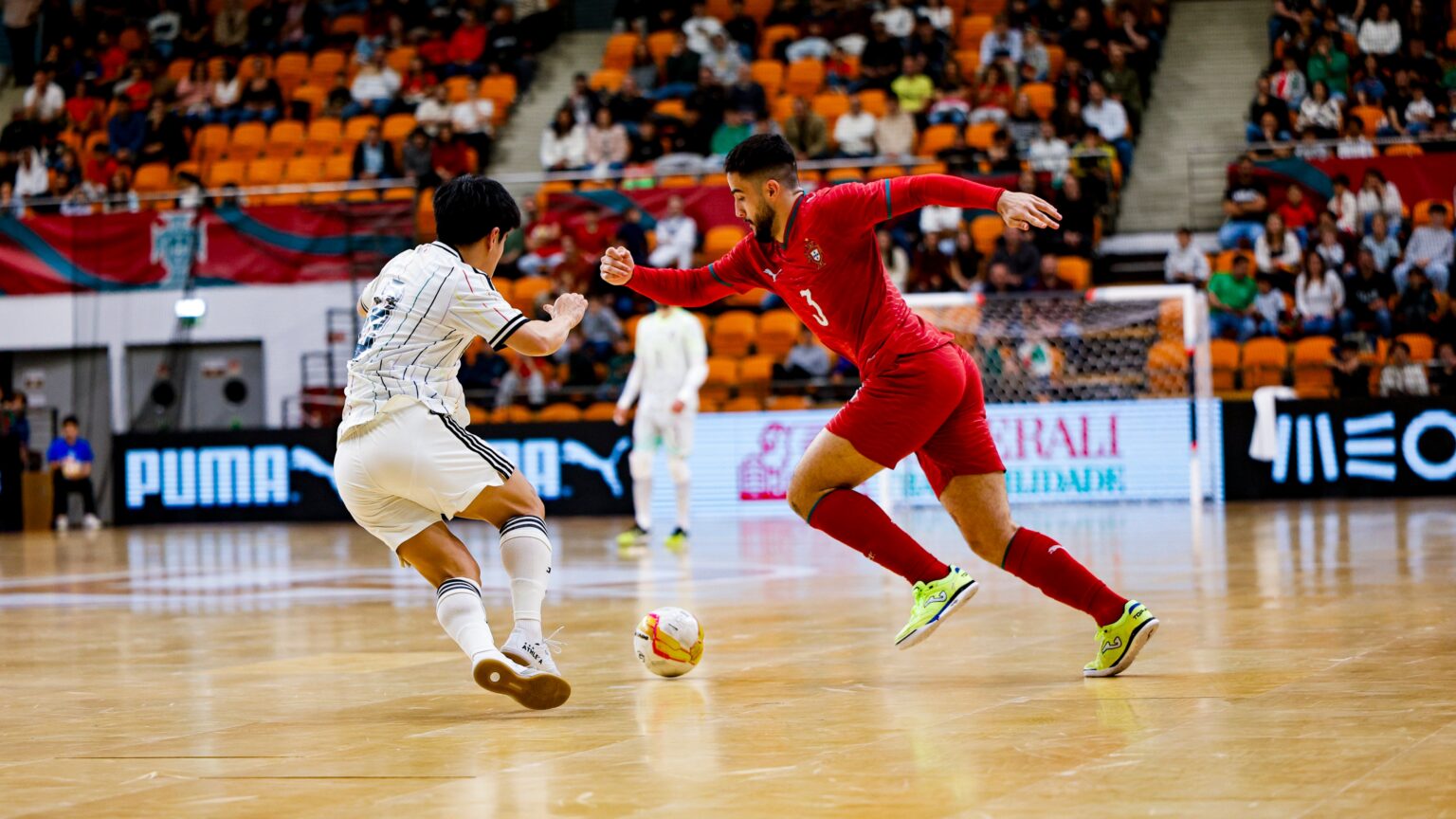 Seleção bate Japão em dois particulares
