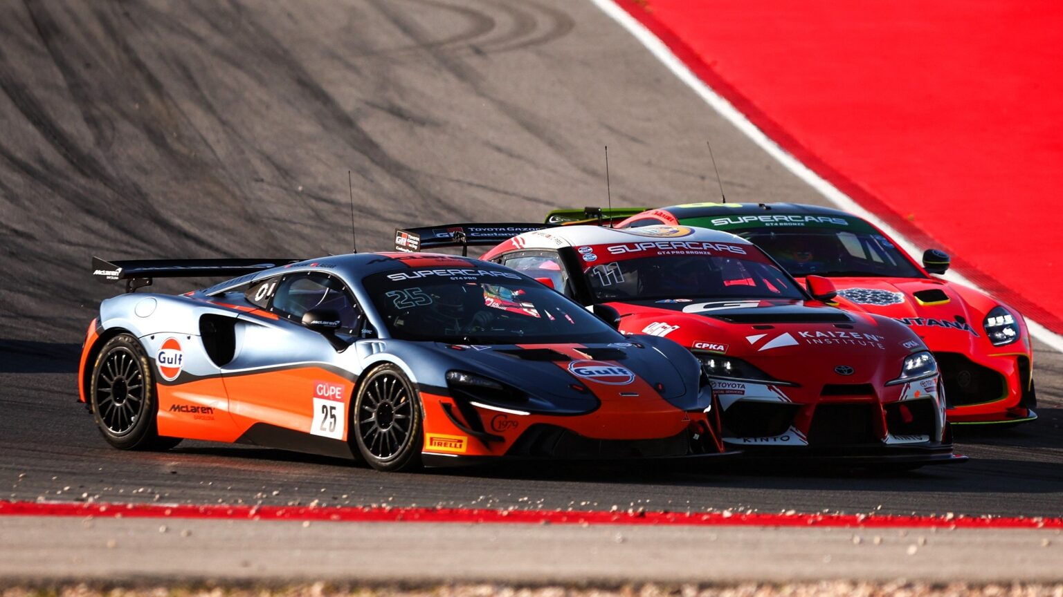 Luís Aguiar sobe ao pódio na estreia na Iberian SuperCars