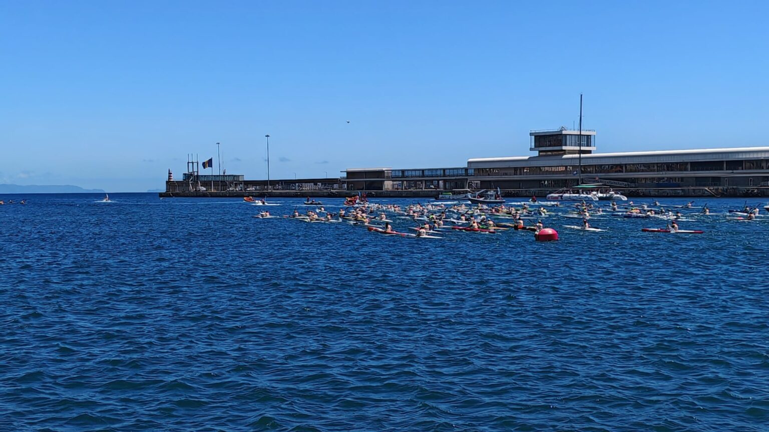 Bernardo Pereira, do Clube Naval da Calheta, que venceu a prova SS1 Open Men da Etapa da ICF Ocean Racing World Cup Series 2026, de canoagem de mar, integrada no Madeira Ocean Challenge 2026.