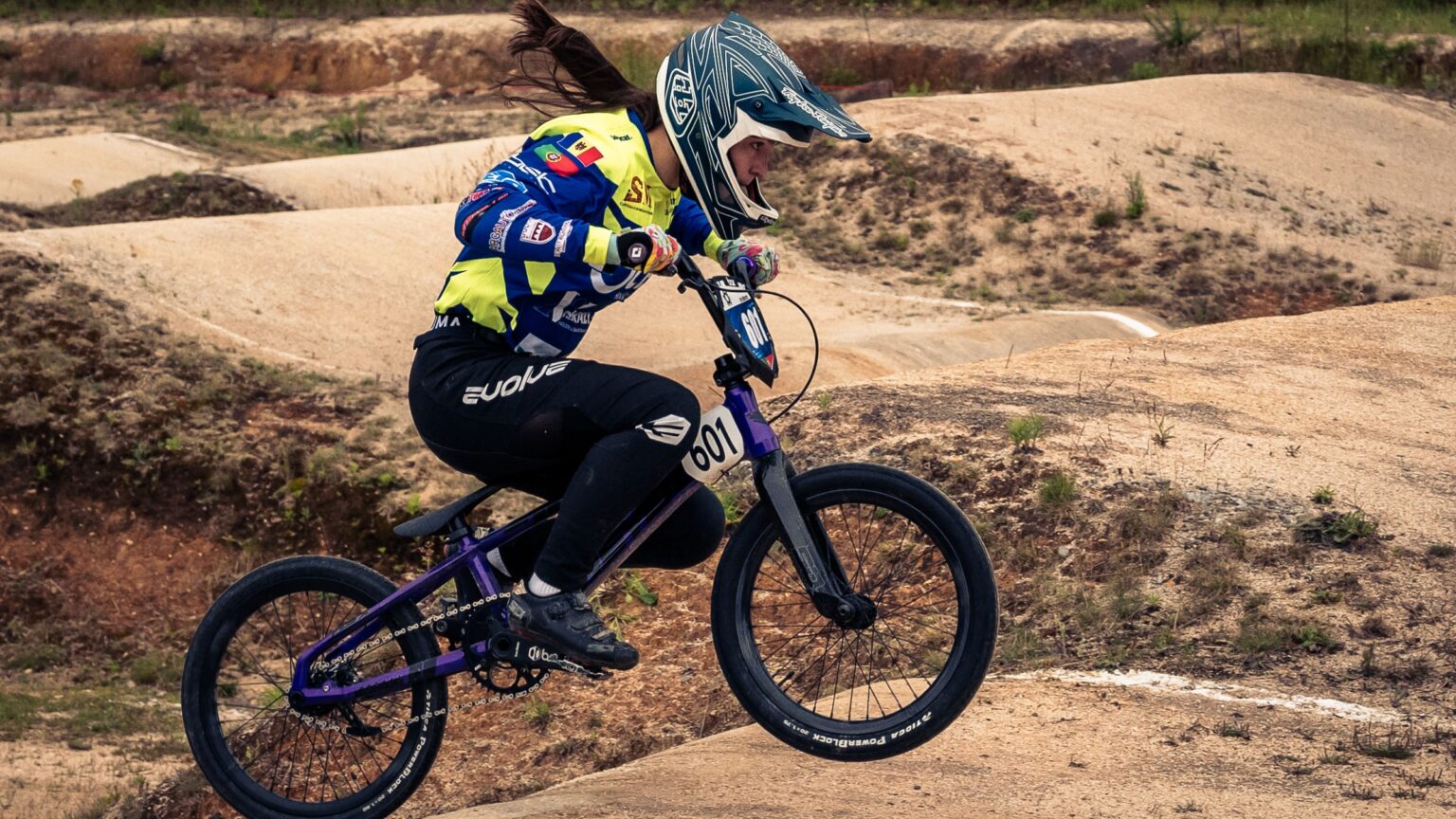 Íris Moraru brilha em dupla ronda da Taça de BMX