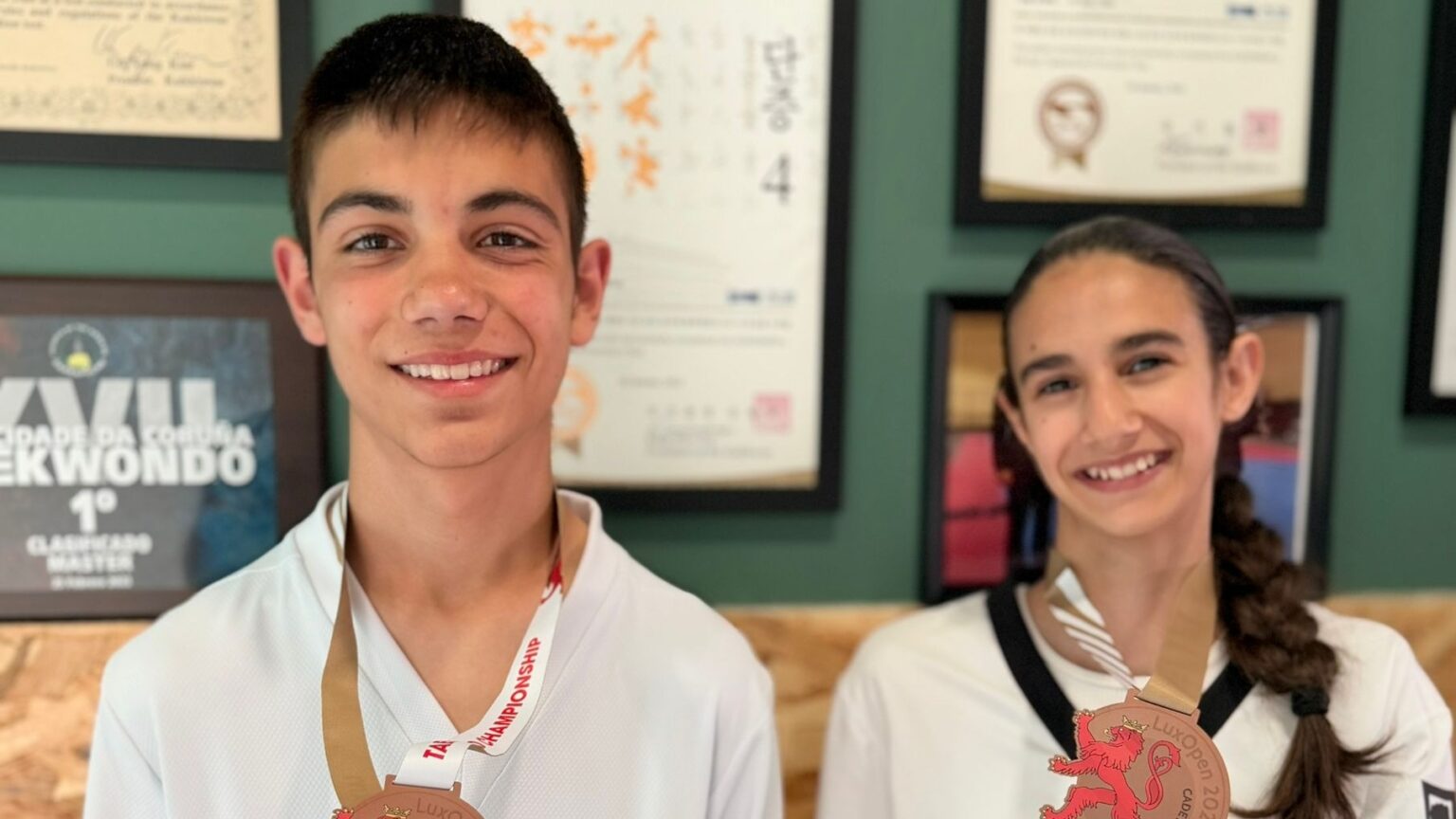 Nair e Santiago de bronze em Taekwondo no Luxemburgo