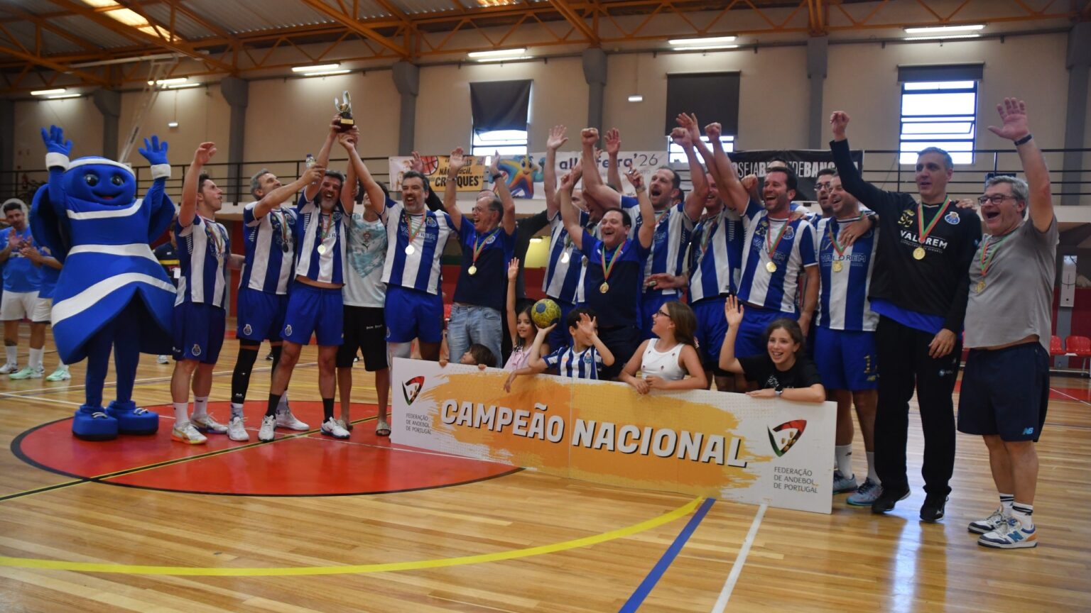 FC Porto e Oeiras Handball com títulos em Masters