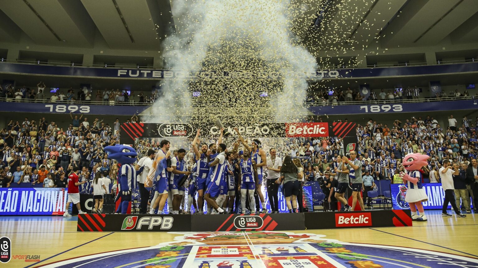 FC Porto sagra-se campeão nacional dez anos depois