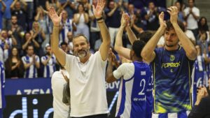 FC Porto elimina Sporting e discute título com as águias