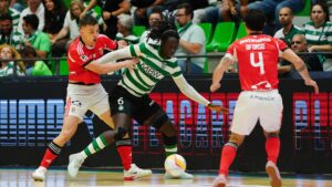 Sporting goleia Benfica e empata final