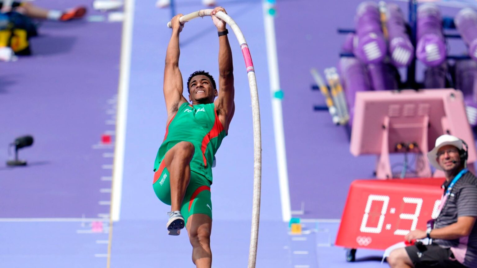 Pedro Buaró supera o próprio recorde no salto com vara