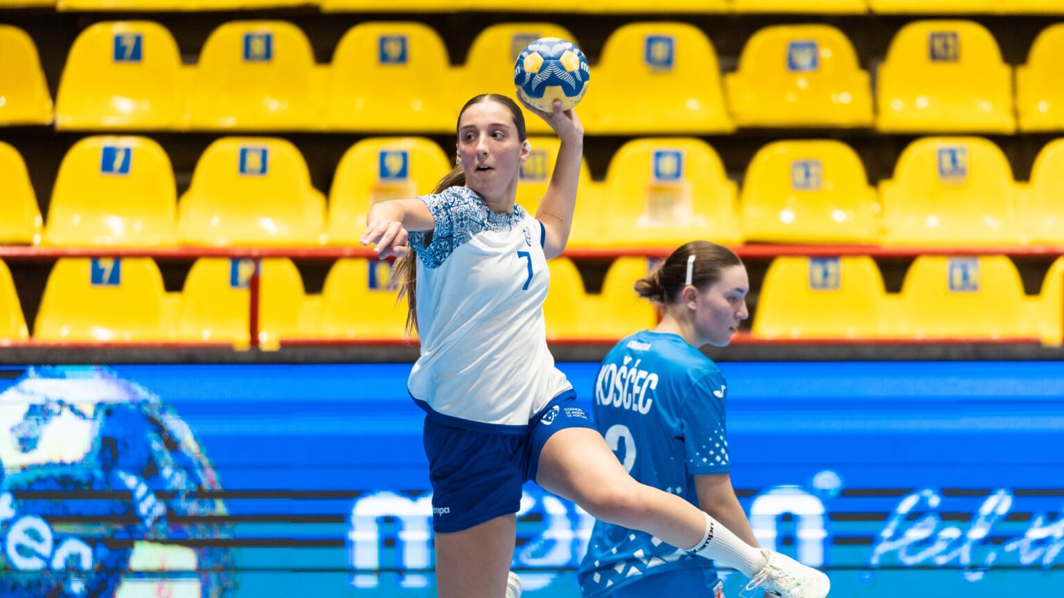 Sub-18 femininos no 17.º posto no Mundial