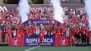 Benfica goleia FC Porto e conquista a Supertaça