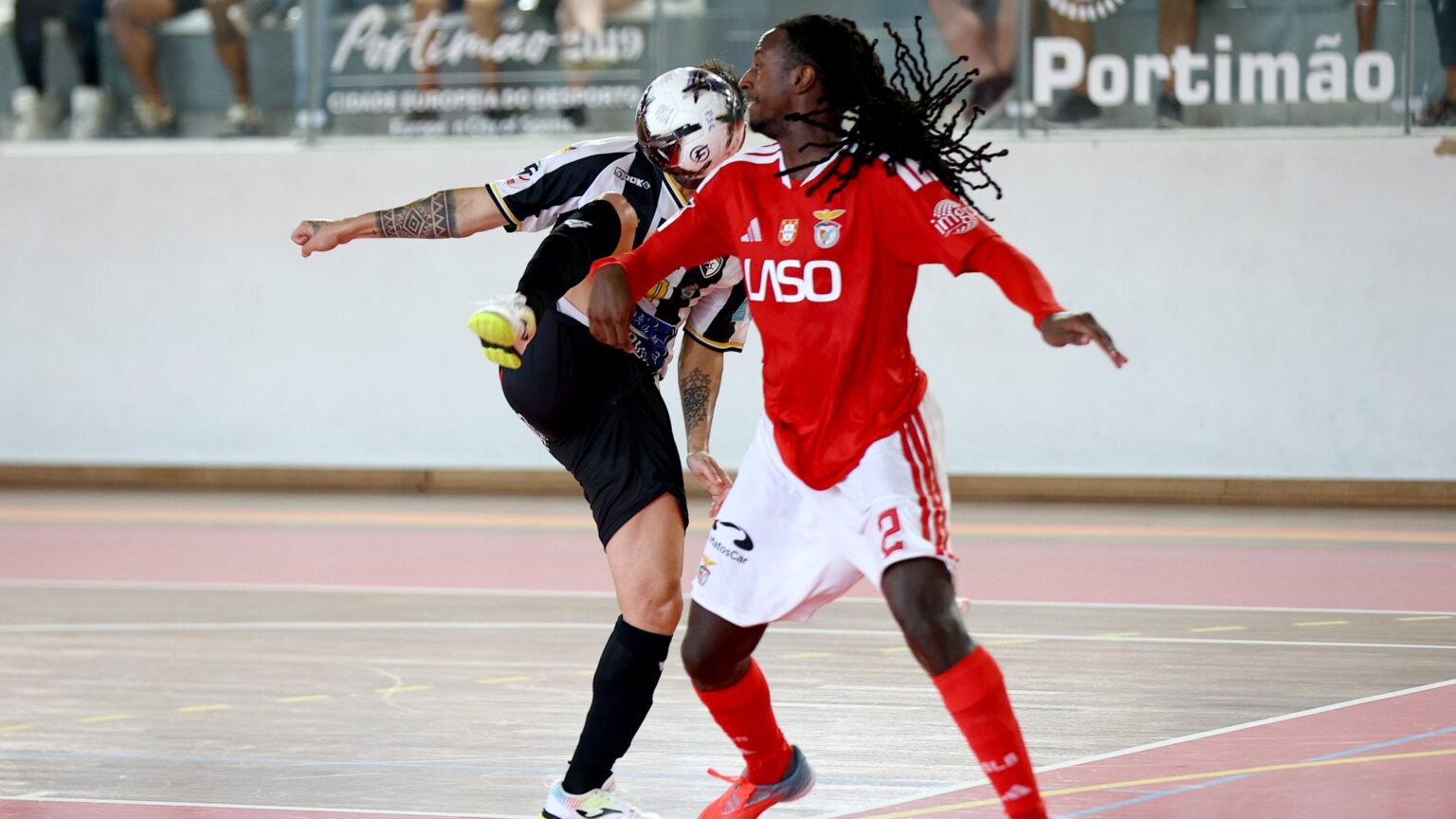 Benfica cede empate com o Portimonense