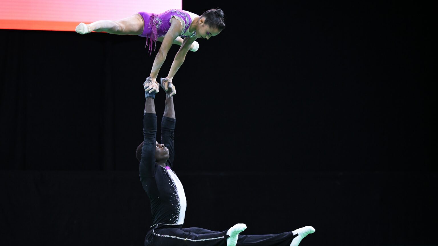Ouro e prata no Mundial Júnior de Acrobática